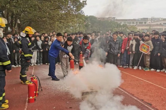 营造安全氛围   筑牢安全防线