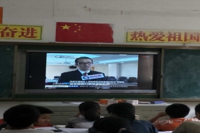 七、八年级召开扫黑除恶主题班会