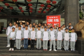 民以食为天，食以安为先    ------宜黄三中食品安全演练